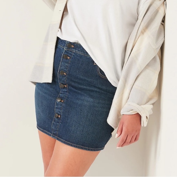 Old Navy Dresses & Skirts - Old Navy denim button front mini skirt